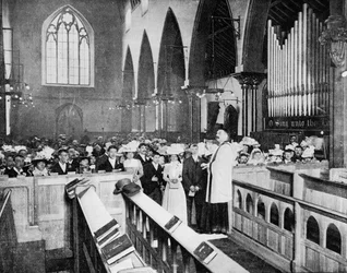 Eine Hochzeit von zehn Paaren in Walworth